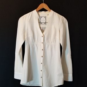 Guess  V neck ivory long sleeve shirt.